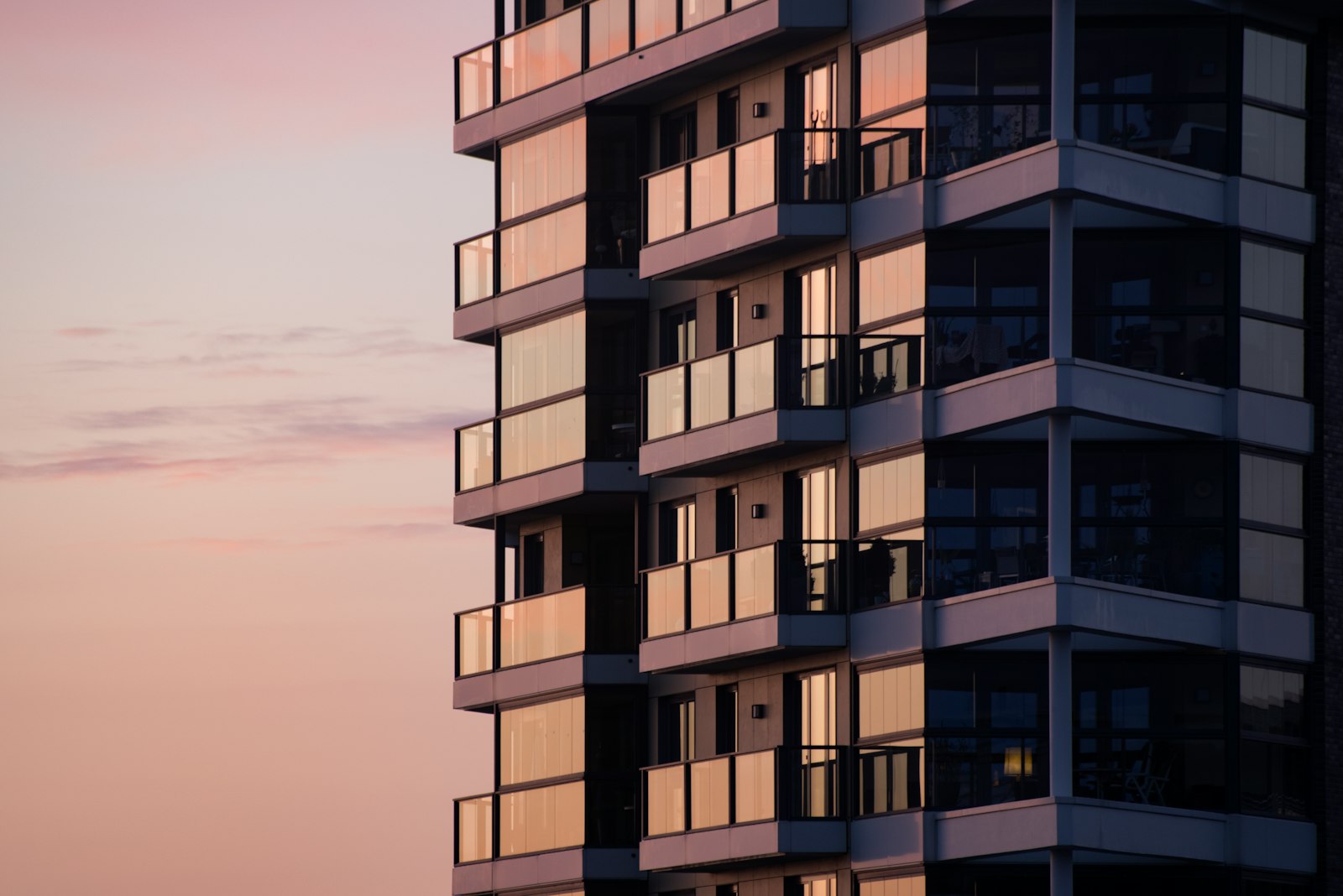 Modern residential tower in Santo Domingo framed by palm trees